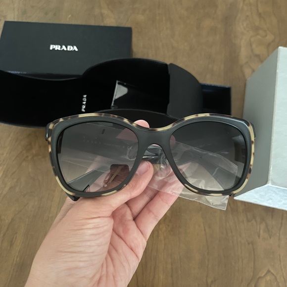 Authentic NEW Prada Sunglasses 20PS MA50A7 - Picture 6 of 9